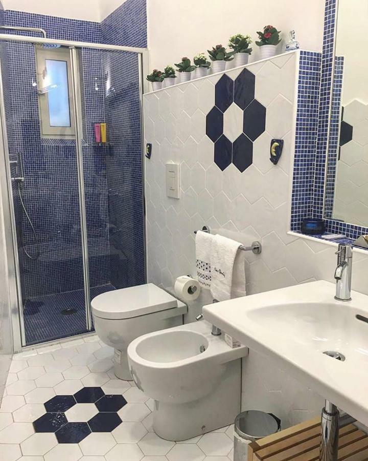 B&B Resta Cu Mme نابولي المظهر الخارجي الصورة