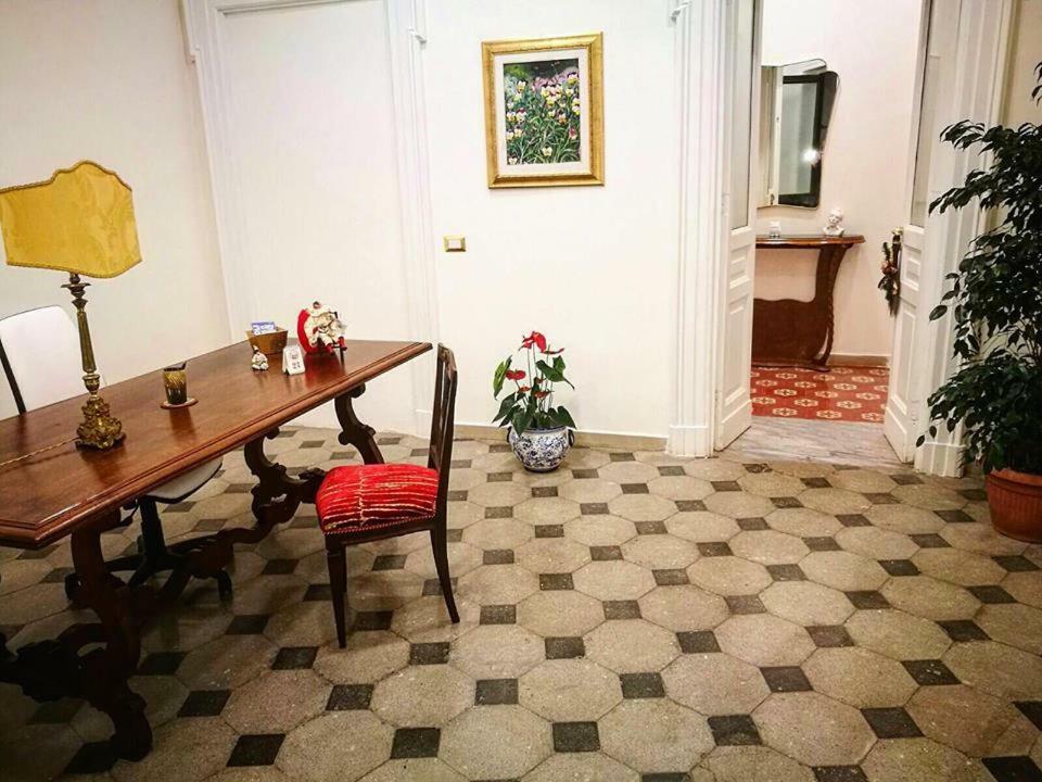 B&B Resta Cu Mme نابولي المظهر الخارجي الصورة