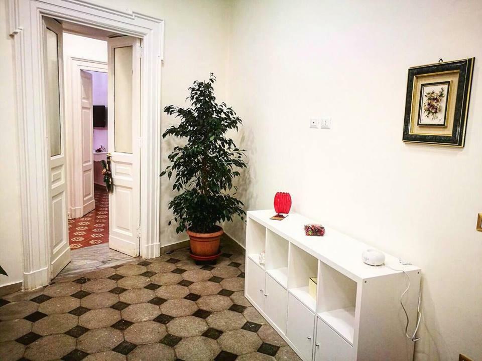 B&B Resta Cu Mme نابولي المظهر الخارجي الصورة